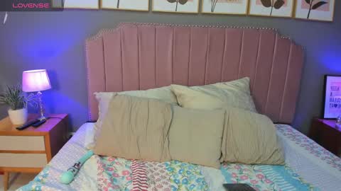 Veronica  online show from March 6, 6:26 pm