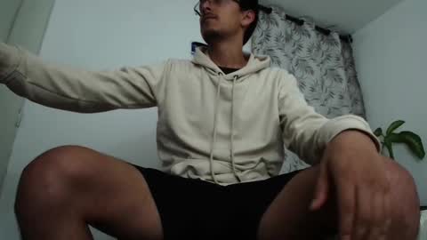 versatileguuy online show from October 19, 3:11 am