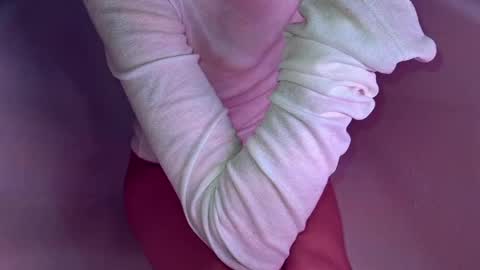 very_satrange_things online show from April 4, 5:25 am