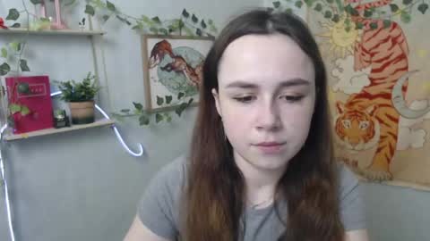 veryveryvery_shy online show from April 26, 5:16 am