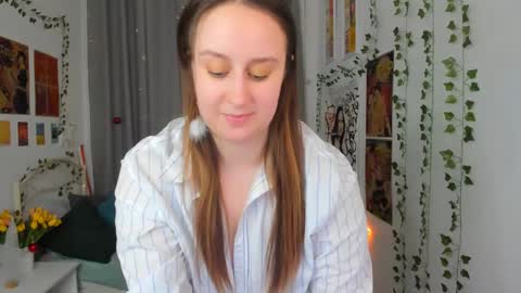 Snapshot of via_lattea_ chatting on December 28, 1:39 am Camilla online show from December 28, 1:39 am