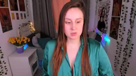 Snapshot of via_lattea_ chatting on March 8, 8:57 pm Camilla online show from March 8, 8:57 pm