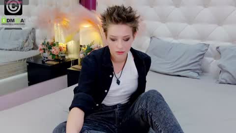 Snapshot of via_mayer chatting on February 3, 9:07 pm Via online show from February 3, 9:07 pm