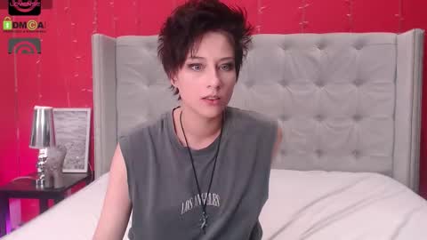 Snapshot of via_mayer chatting on September 15, 8:32 pm Via online show from September 15, 8:32 pm