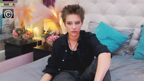 Snapshot of via_mayer chatting on January 31, 3:41 am Via online show from January 31, 3:41 am
