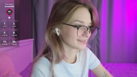 Snapshot of vialeta_baby chatting on September 20, 12:24 am Vi online show from September 20, 12:24 am