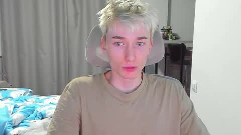 vibemygirl online show from October 6, 1:18 pm