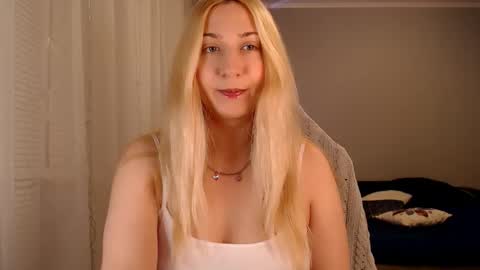 Snapshot of vibezgirl chatting on October 28, 4:08 pm Amelia online show from October 28, 4:08 pm