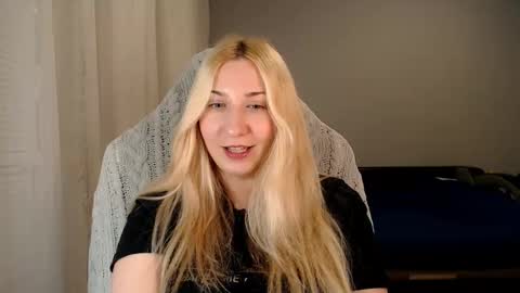 Snapshot of vibezgirl chatting on October 22, 6:42 pm Amelia online show from October 22, 6:42 pm