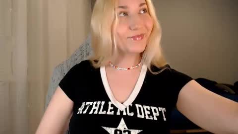 Snapshot of vibezgirl chatting on September 16, 7:06 pm Amelia online show from September 16, 7:06 pm