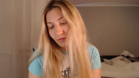 Snapshot of vibezgirl chatting on December 24, 8:05 pm Amelia online show from December 24, 8:05 pm