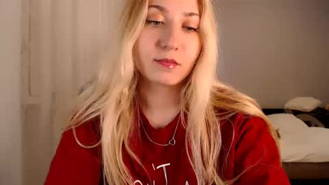 Snapshot of vibezgirl chatting on March 10, 8:34 pm Amelia online show from March 10, 8:34 pm