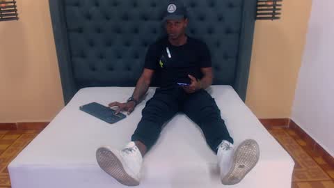 Vicent  online show from December 29, 8:37 pm