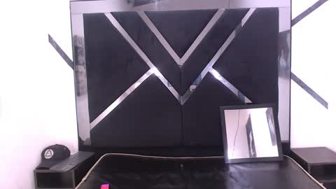 Vicent  online show from December 22, 8:25 pm