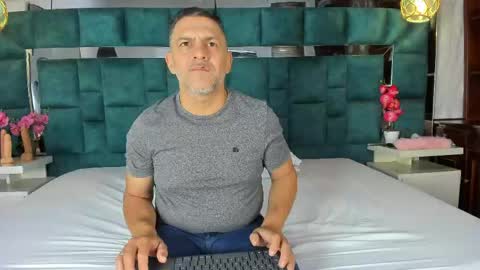 antonia y andrew online show from May 5, 5:36 am