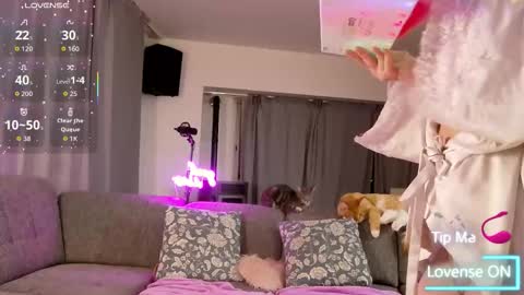 Victoria Love online show from November 7, 8:00 pm