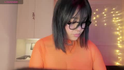 V I C K Y online show from April 14, 8:12 pm