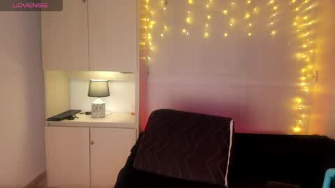 V I C K Y online show from April 17, 9:50 pm