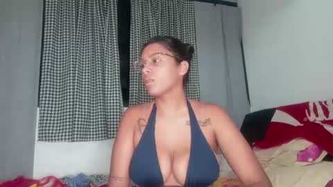 vickyhm22 online show from October 6, 6:09 am