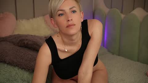 vickysecret96 online show from February 26, 10:04 pm