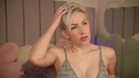 vickysecret96 online show from March 2, 5:58 pm