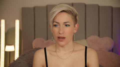 vickysecret96 online show from January 28, 5:35 pm