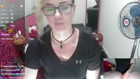 Snapshot of vickysexyx chatting on September 11, 9:27 pm Valentina online show from September 11, 9:27 pm