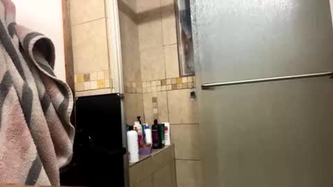 vicrobertson595 online show from April 17, 1:52 am