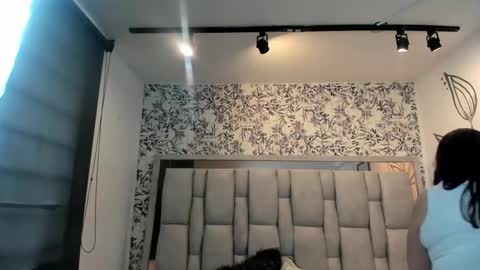  V I C T O R I A   online show from February 2, 12:01 pm