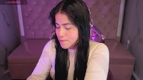 victoria_b_ online show from November 4, 8:21 pm