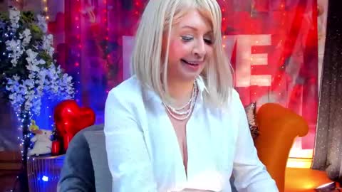 Snapshot of victoria_dior chatting on February 13, 7:52 pm diorvictoria9 online show from February 13, 7:52 pm