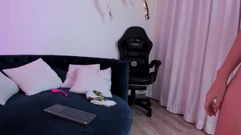 Victoria  online show from March 1, 8:40 am