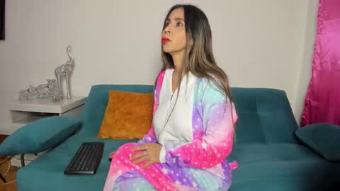 Victoria  online show from December 14, 8:04 pm