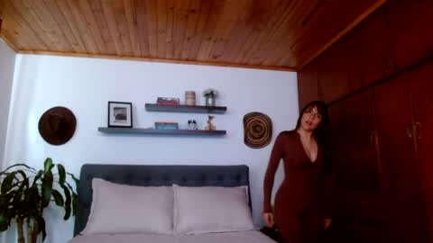 VICTORIA MARTELO online show from May 22, 5:20 pm