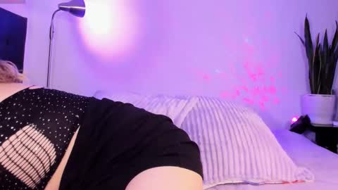 D A N I online show from November 18, 11:15 pm