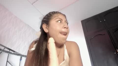 Victoria Sofia online show from December 22, 7:53 pm