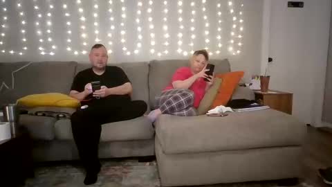 Victoria and Jesse online show from October 10, 8:42 am