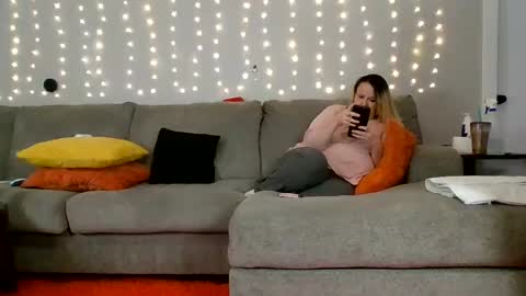 Snapshot of victoriaandjesse chatting on January 13, 1:06 pm Victoria and Jesse online show from January 13, 1:06 pm