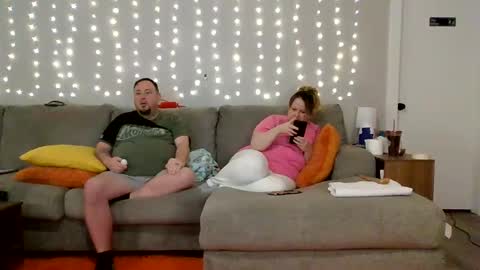 Snapshot of victoriaandjesse chatting on February 14, 9:56 am Victoria and Jesse online show from February 14, 9:56 am