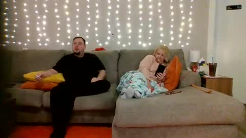 Snapshot of victoriaandjesse chatting on February 22, 8:09 pm Victoria and Jesse online show from February 22, 8:09 pm