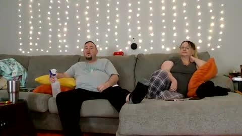Snapshot of victoriaandjesse chatting on January 5, 7:17 pm Victoria and Jesse online show from January 5, 7:17 pm