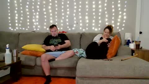 Snapshot of victoriaandjesse chatting on February 15, 12:43 pm Victoria and Jesse online show from February 15, 12:43 pm