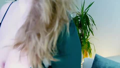 Miss V online show from April 4, 2:51 am