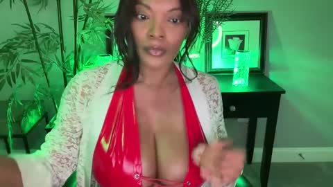 Snapshot of victoriagoldman chatting on February 12, 8:18 pm Victoria online show from February 12, 8:18 pm