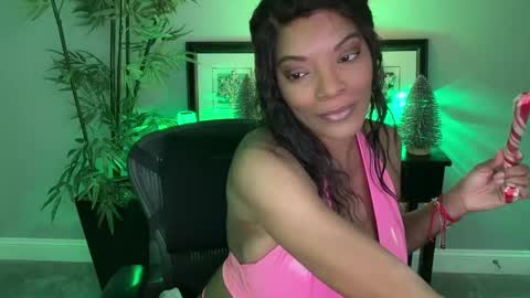 Snapshot of victoriagoldman chatting on December 13, 5:10 pm Victoria online show from December 13, 5:10 pm