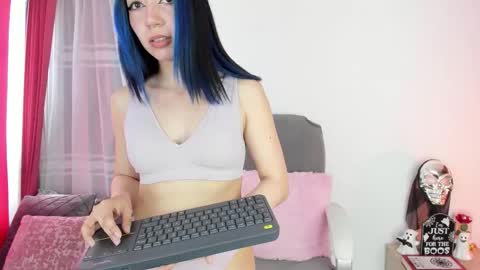 Victoria but you can tell me Vicky Vic or just Tory online show from October 25, 3:56 pm