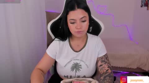 V  I C  T O R I A  online show from October 20, 3:39 pm