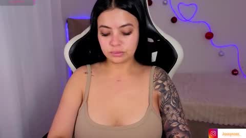 V  I C  T O R I A  online show from December 1, 8:51 pm