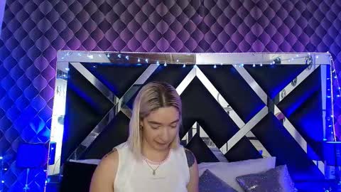 victtoria lee online show from March 24, 7:20 pm