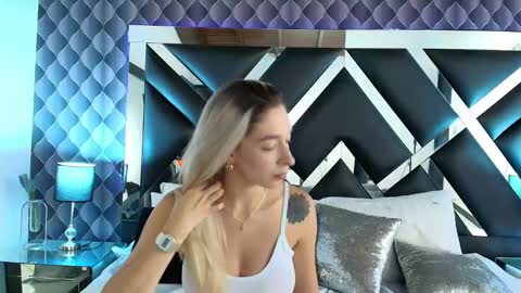 victtoria lee online show from February 19, 6:54 pm